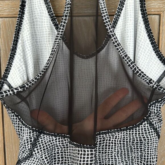 Lululemon Wild And Free Tank Fall Net White Black / Black size 8 - Picture 13 of 13